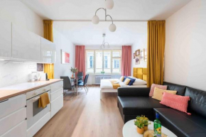 GOLDEN SUNNY APARTMENT, CENTRE, for 3 people